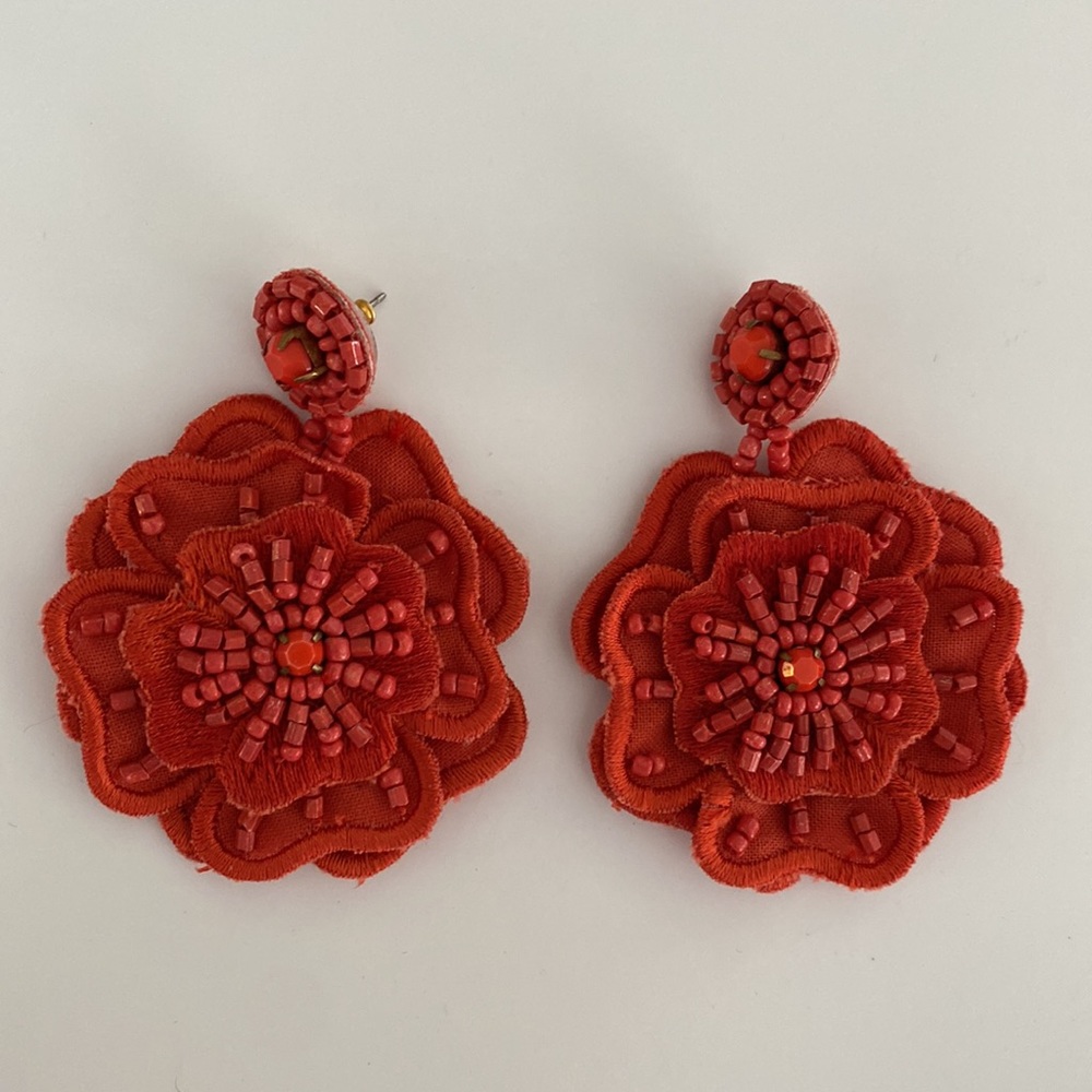 Stella & Dot red flower beaded earrings
